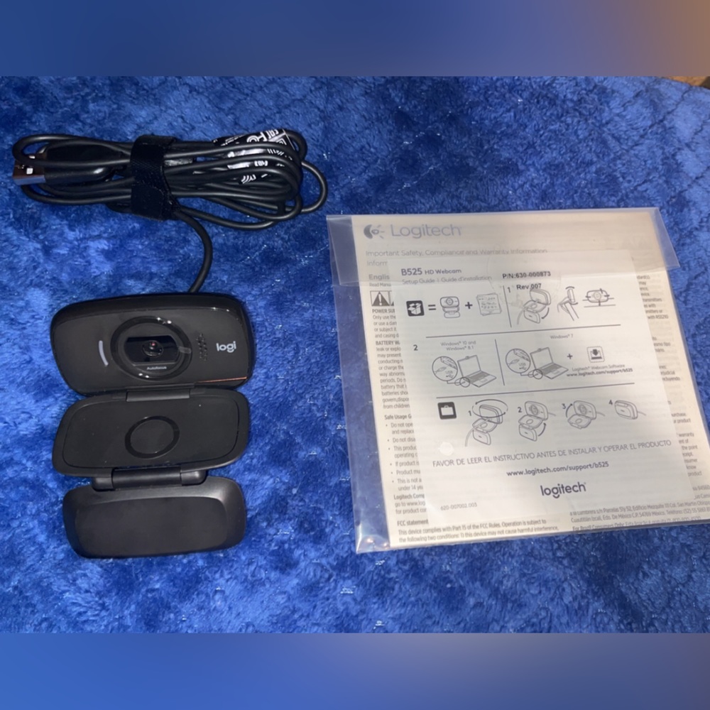This is a small sized webcam with big boy quality. It is a Logitech